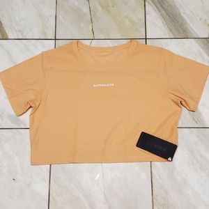 Alphalete signature crop shirt cheeky coral